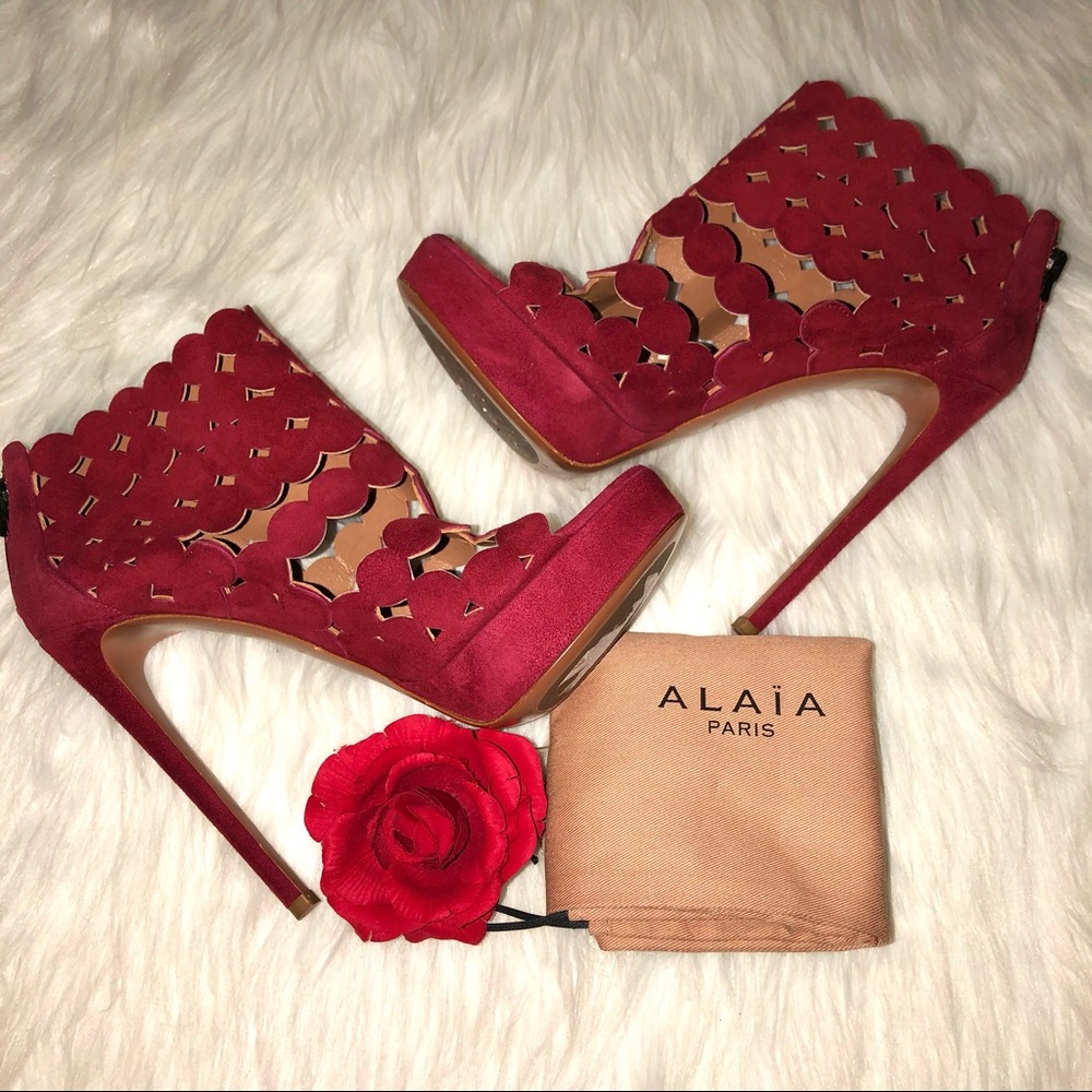 Alaia Red Suede Scalloped CutOut Heel,Size-38.5 - Picture 4 of 16